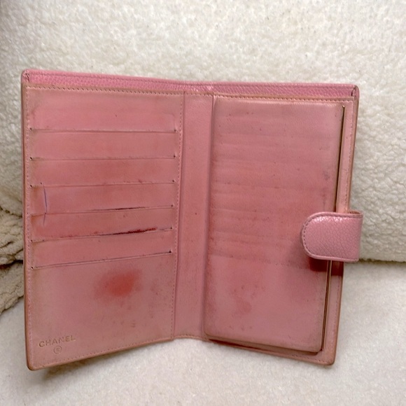 ๐Chanel Pink Caviar Long Kisslock Wallet - Picture 4 of 7